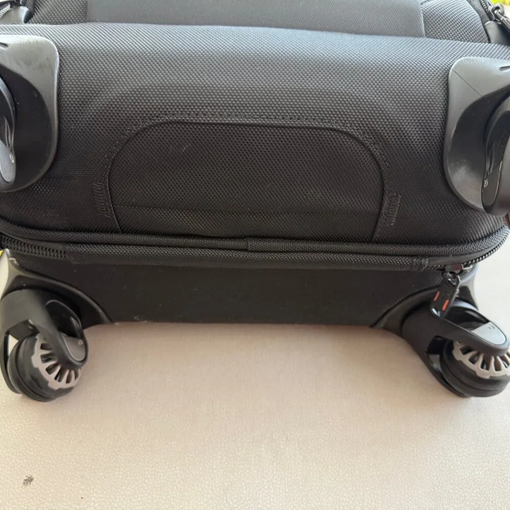 Samsonite 4-Wheel Spinner Suitcase, Frequent Flyer, Soft Nylon - Picture 3 of 11